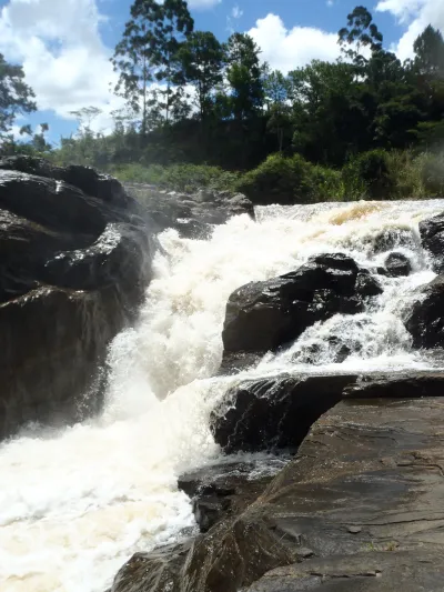 La chute a la fin ça siphonne dans la parois à droite